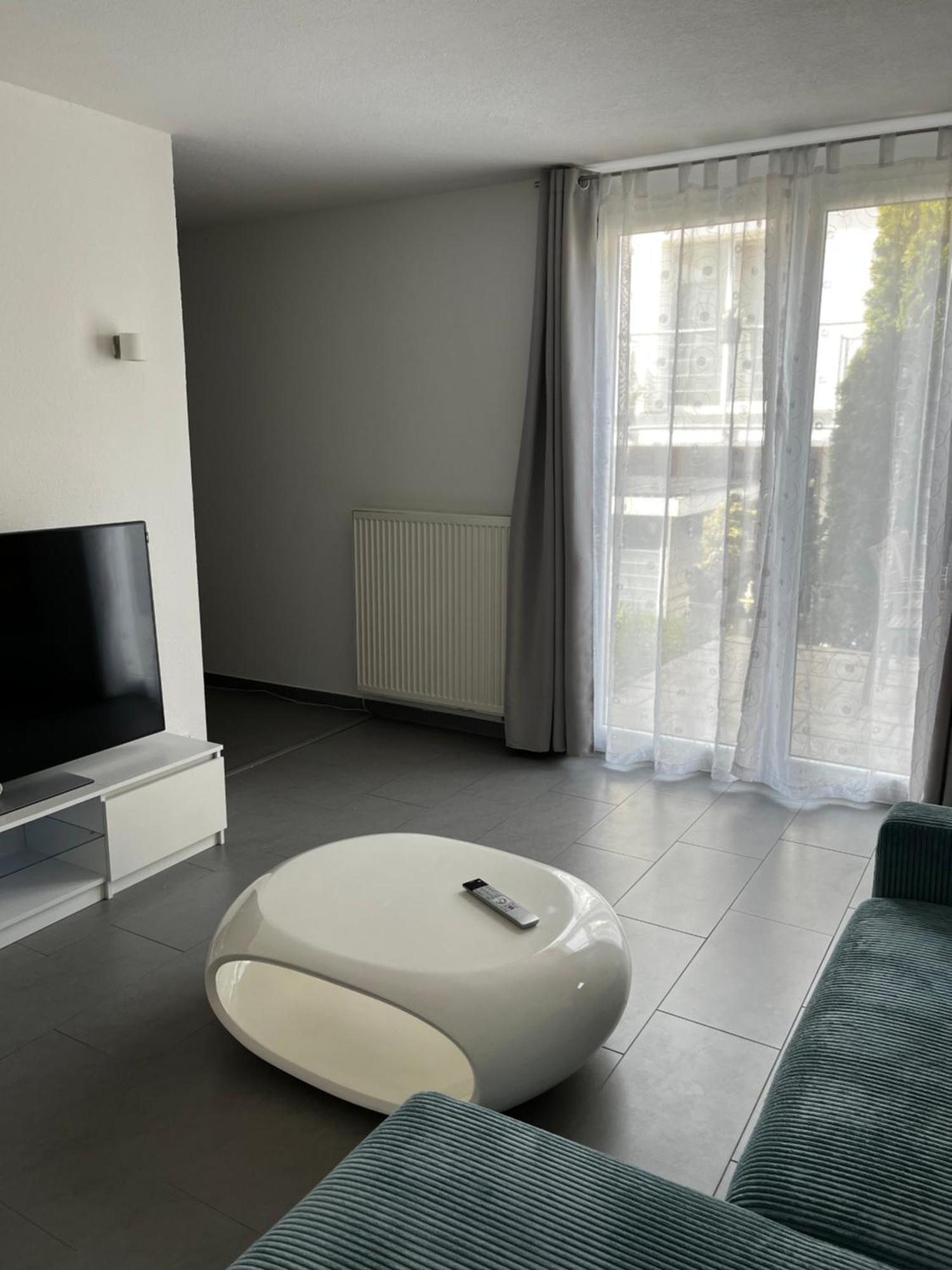 Schoenes Mit Terrasse - Nur Privatvermietung Apartment *